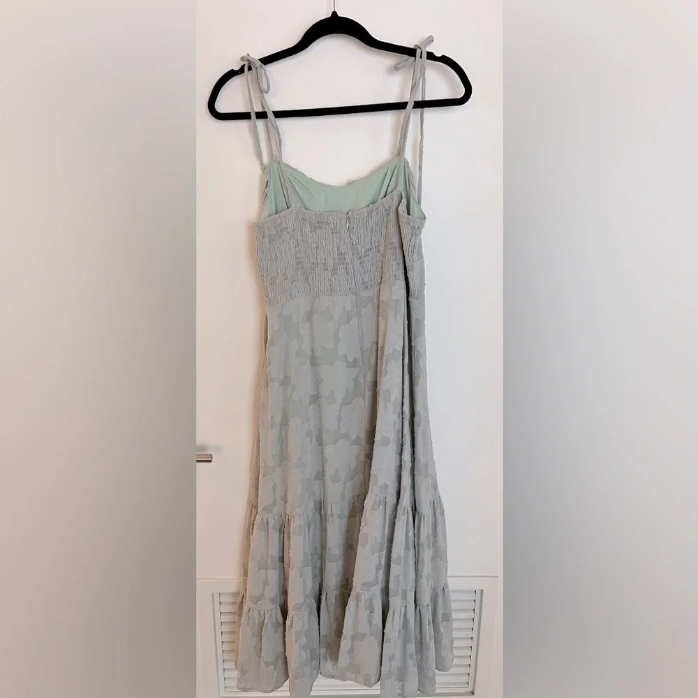 Lulus Sweet Sentiments Sage Green Jacquard Tiered Midi Dress size L - Picture 6 of 9